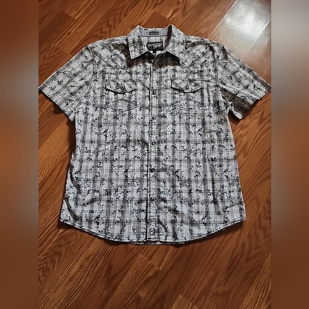 Moonshine spirit‎  Brad Paisley  pearl snaps size med short sleeve shirt western